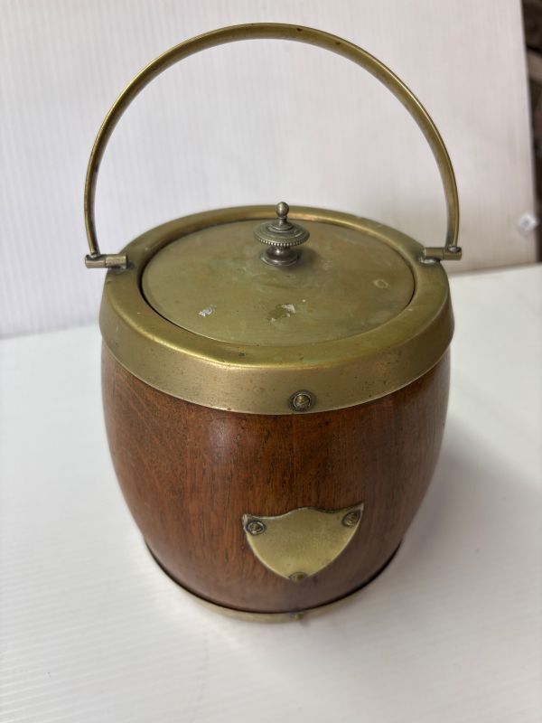 Old-fashioned wooden biscuit barrel
